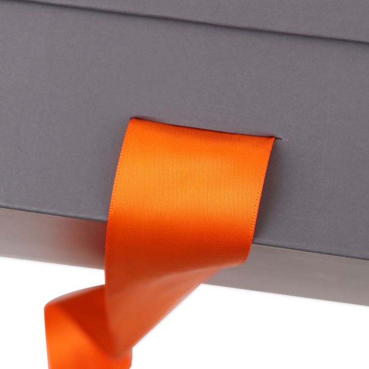 Picture of Medium Foldable Magnetic Box with Ribbon