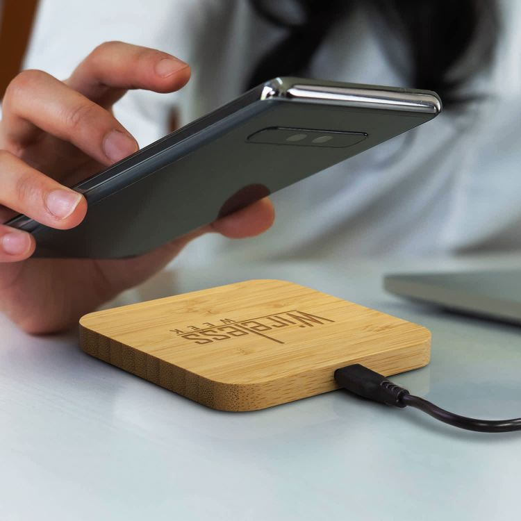 Picture of NATURA Bamboo Wireless Fast Charging Hub